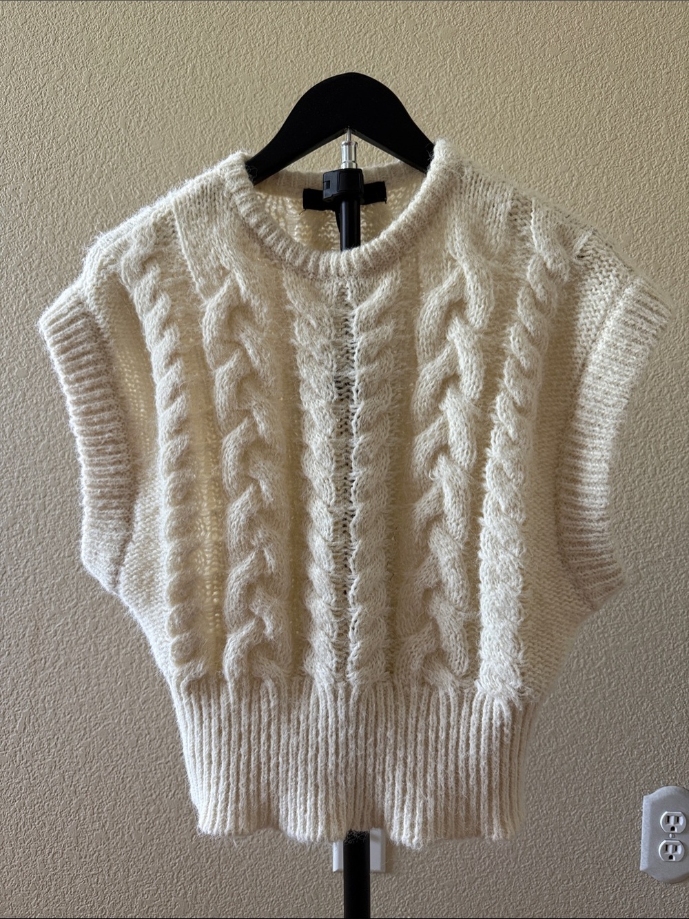 Vero Moda Cream Cable-Knit Sleeveless Pullover